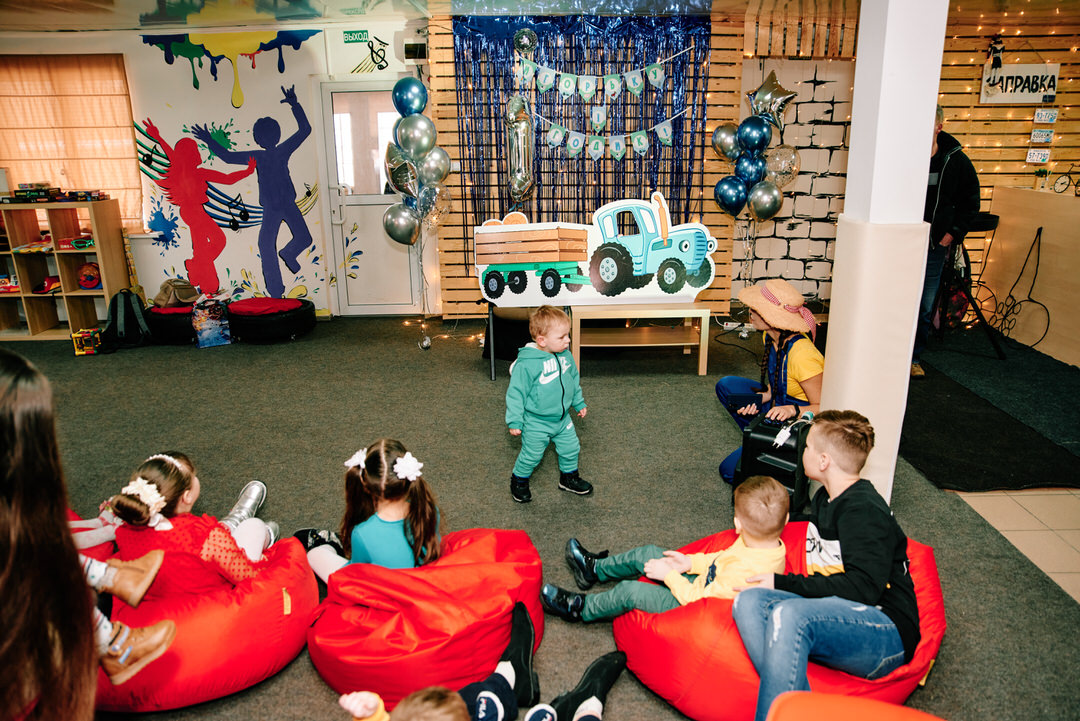 Антикафе Гараж Калинковичи и семейный детский фотограф Мозырь 150221 фото 3